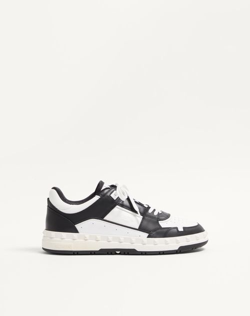 Valentino Garavani - Freedots Low-top Sneaker In Calfskin - Black/white - Man - Sneakers