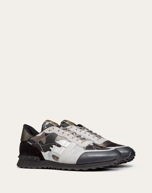 Geest procedure Geschikt Rockrunner Camouflage Laminated Sneaker for Man in Gray/black | Valentino US