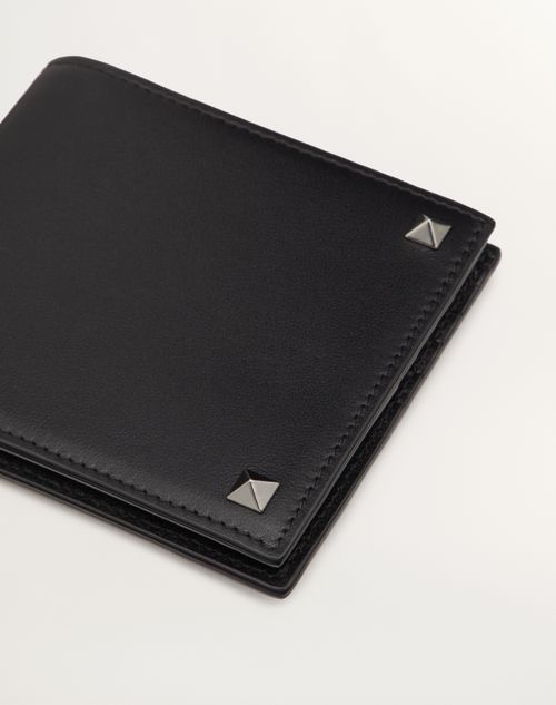 Rockstud Wallet for Man in Black | Valentino US