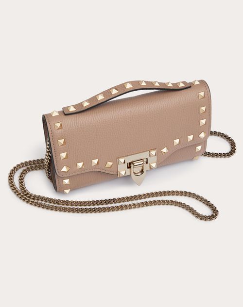 Rockstud Grainy Calfskin Chain Pouch for Woman in Poudre