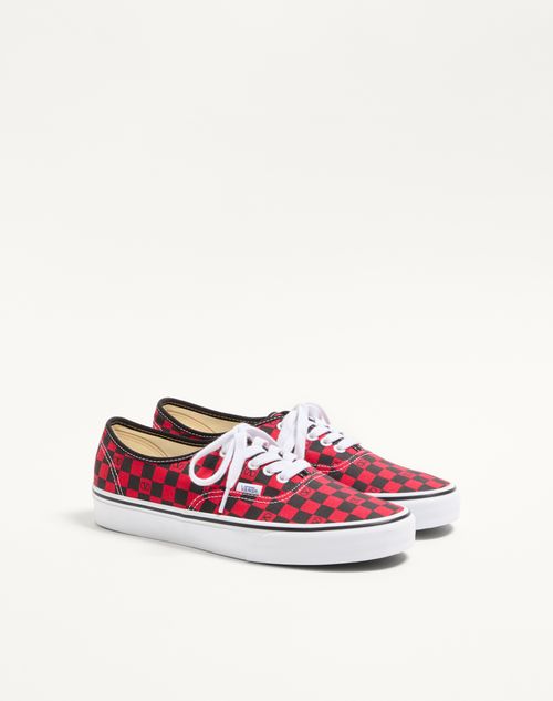 Valentino Garavani - Valentino Garavani And Vans Low-top Trainer In Fabric With Vlogo Checkerboard Print - Rouge Pur/black - Man - Sneakers