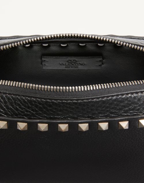 Valentino Garavani - ヴァレンティノ ガラヴァーニ ロックスタッズ グレインカーフスキン ショルダーバッグ - ブラック - メンズ - ショルダーバッグ
