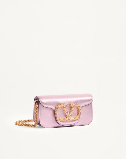 Valentino Garavani - Valentino Garavani Locò Kleine Schultertasche Aus Laminiertem Kalbsleder Mit Schmucklogo - Rose Violet - Frau - Schultertaschen