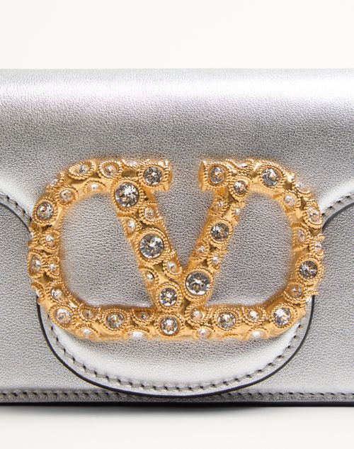Valentino Garavani - Valentino Garavani Locò Kleine Schultertasche Aus Laminiertem Kalbsleder Mit Schmucklogo - Silber - Frau - Schultertaschen