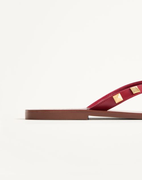 Valentino Garavani - Rockstud Calfskin Thong Sandal 05mm - Red - Woman - Sandals