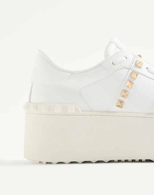 Valentino Garavani - Flatform Rockstud Untitled Sneaker In Calfskin - White - Woman - Sneakers