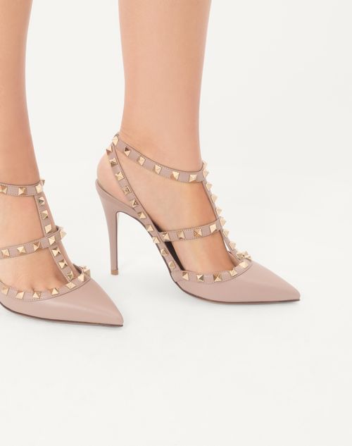 Valentino Garavani - Rockstud Ankle Strap Pump 100 Mm - Poudre - Woman - Pumps