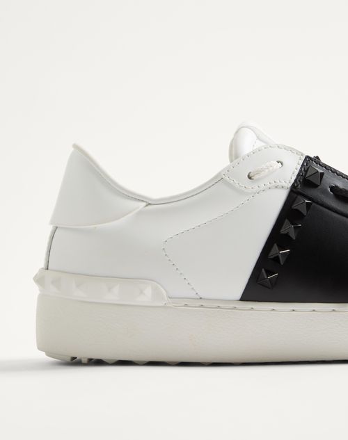 Valentino Garavani - Rockstud Untitled Sneaker In Calfskin Leather With Tonal Studs - White/ Black - Woman - Shoes