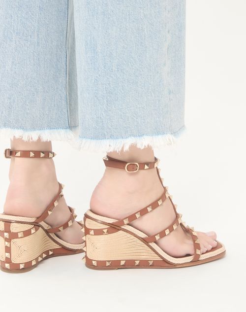 Valentino Garavani - Rockstud Calfskin Wedge Sandal With Cornely Embroidery 80mm - Saddle Brown/natural - Woman - Espadrilles And Wedges