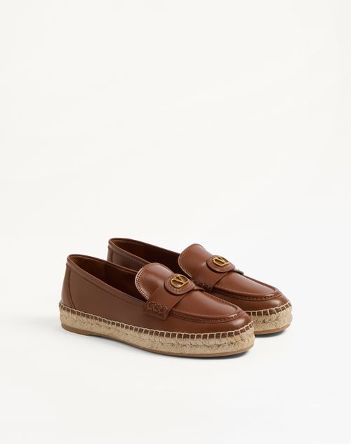 Valentino Garavani - Vlogo Signature Calfskin Loafer 20mm - Tobacco/natural - Woman - Loafers & Oxford