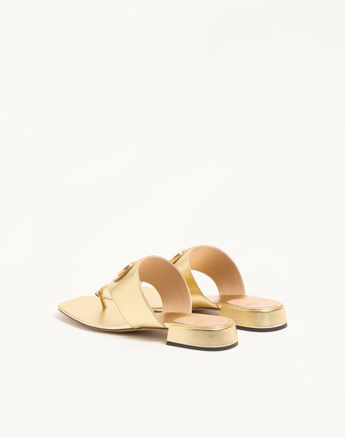 Valentino Garavani - Vlogo Signature Laminated Nappa Thong Sandal 20mm - Antique Brass - Woman - Sandals