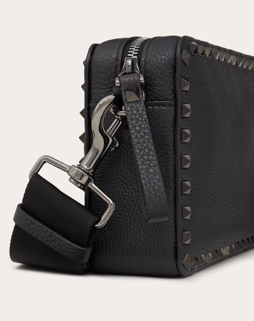 Valentino Garavani - Rockstud Grainy Calfskin Crossbody Bag - Black - Man - Shoulder Bags