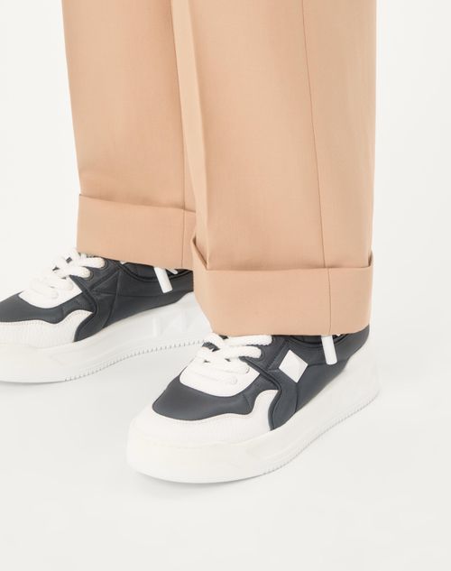 Valentino Garavani - Zapatillas Bajas One Stud Xl De Cuero De Becerro Y Nailon - Blanco/gris - Hombre - Sneakers