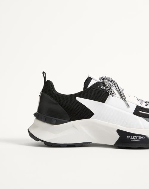 Valentino Garavani - True Act Low Top Sneaker In Mesh And Rubberized Fabric - Black/white - Man - Sneakers