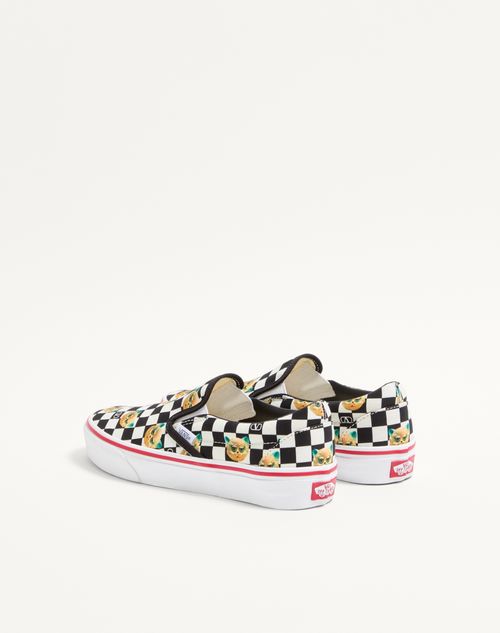 Valentino Garavani - Valentino Garavani And Vans Slip-on Trainer In Fabric With Le Chat De La Maison Print And Vlogo Checkerboard Print - White/ Black - Woman - Sneakers