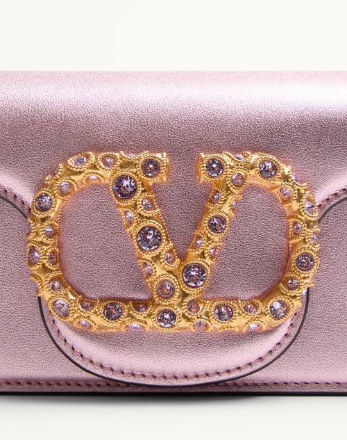 Valentino Garavani - Valentino Garavani Locò Kleine Schultertasche Aus Laminiertem Kalbsleder Mit Schmucklogo - Rose Violet - Frau - Schultertaschen