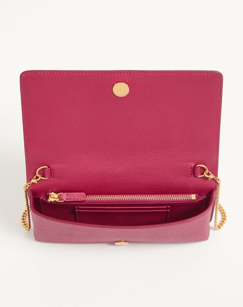 Valentino Garavani - Vlogo Signature Grainy Calfskin Wallet With Chain - Insolent - Woman - Wallets And Small Leather Goods