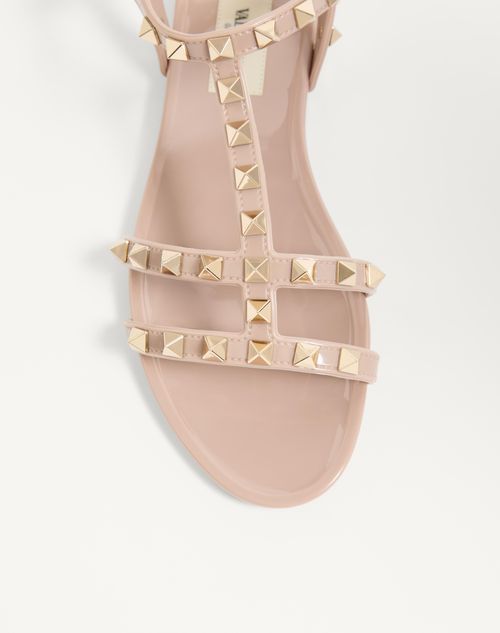 Valentino Garavani - Rockstud Flat Rubber Sandal - Poudre - Woman - Sandals