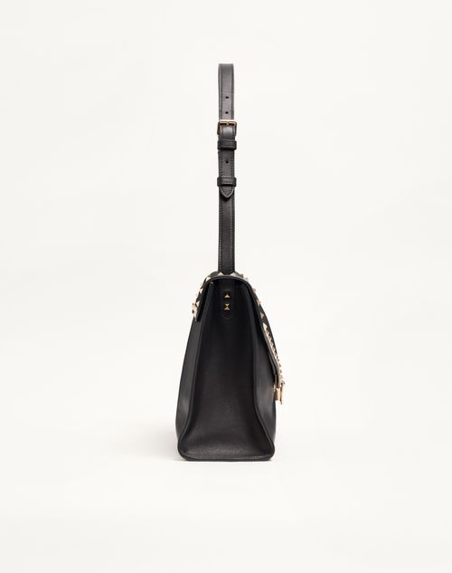 Valentino Garavani - Valentino Garavani Rockstud Maxxing Medium Shoulder Bag In Smooth Calfskin - Black - Woman - Totes
