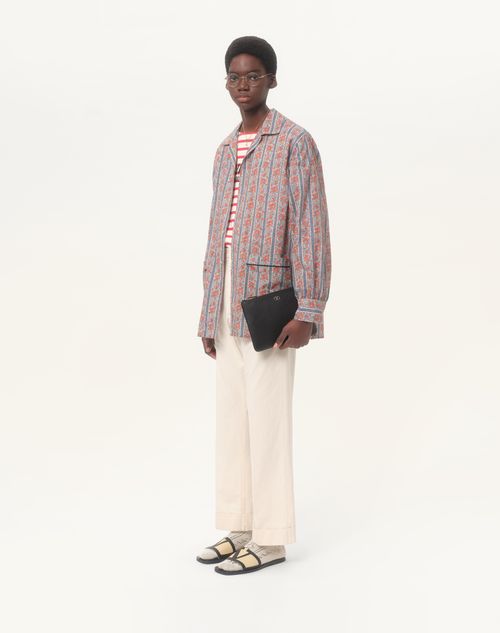 Valentino Garavani - Vlogo Signature Grainy Calfskin Pouch - Black - Man - Clutches And Pouches