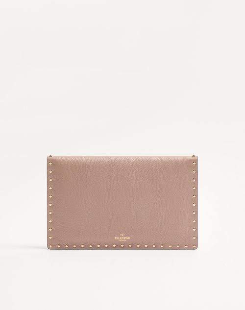 Valentino Garavani - Rockstud Grainy Calfskin Envelope Pouch - Poudre - Woman - Clutches