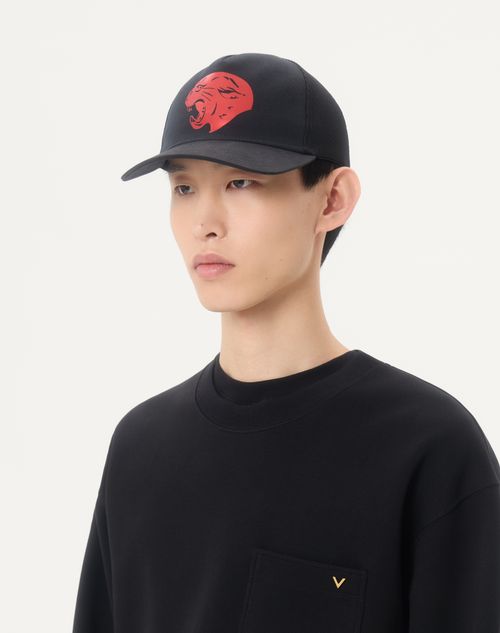 Valentino Garavani - ヴァレンティノ ガラヴァーニ Vロゴ シグネチャー パンサー プリント コットン ベースボールキャップ - ブラック/レッド - メンズ - ハット & グローブ