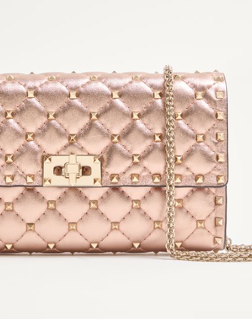 Valentino Garavani - Borsa A Tracolla Valentino Garavani Rockstud Spike In Nappa Laminata - Rose Cannelle - Donna