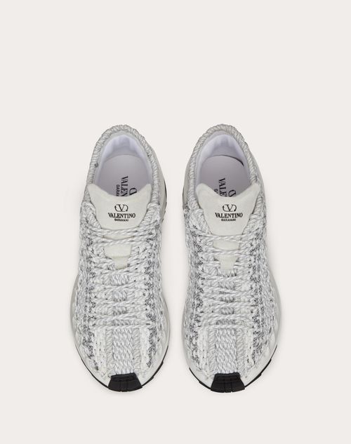 Valentino Garavani - ヴァレンティノ ガラヴァーニ アウトドアクロシェ ファブリック X スエード スニーカー - ホワイト/グレー - メンズ - スニーカー