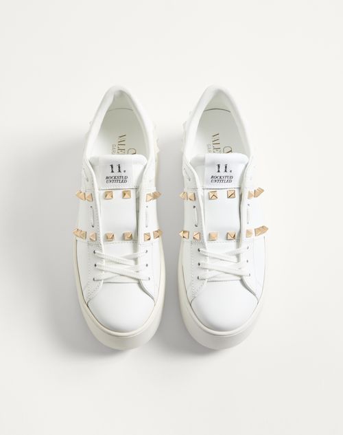 Valentino Garavani - Flatform Rockstud Untitled Sneaker In Calfskin - White - Woman - Sneakers