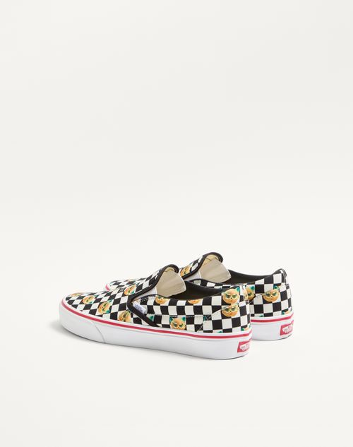 Valentino Garavani - Valentino Garavani And Vans Slip-on Trainer In Fabric With Le Chat De La Maison Print And Vlogo Checkerboard Print - Black/white - Man - Trainers