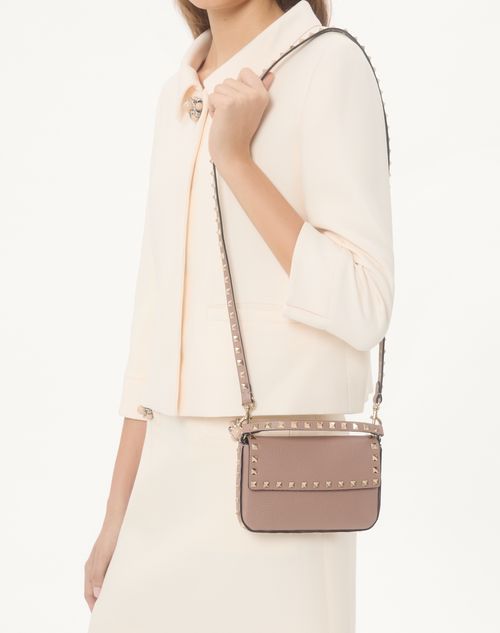 Valentino Garavani - Rockstud Grainy Calfskin Pouch - Poudre - Woman - Clutches