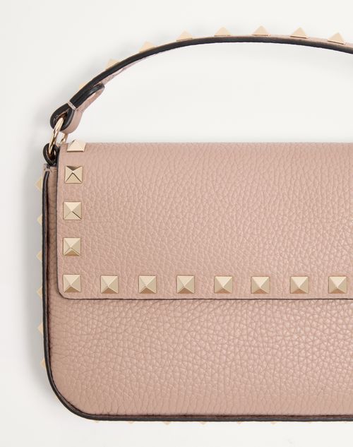 Valentino Garavani - Pochette Rockstud Aus Genarbtem Kalbsleder - Poudre - Frau - Pochetten