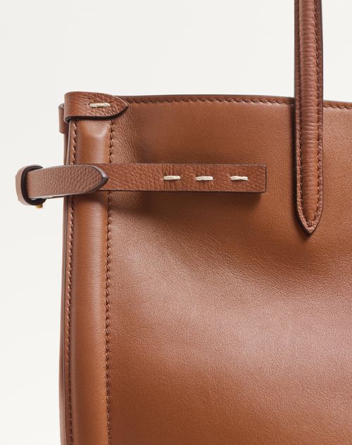 Valentino Garavani - Valentino Garavani Antibes Medium Leather Shopping Bag - Tobacco - Man - Totes