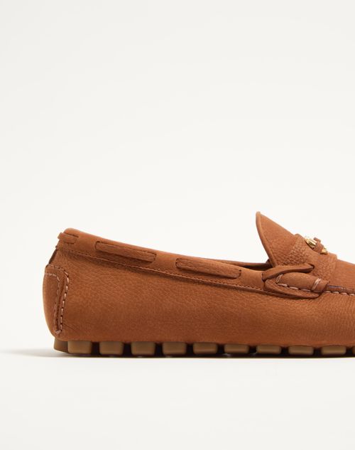 Valentino Garavani - Driver Fastaway Loafer In Deerskin Suede - Tobacco - Man - Loafers And Driver