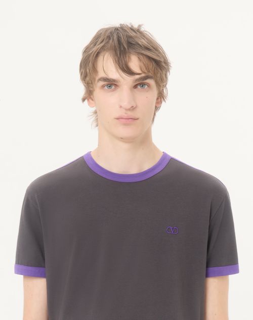 Valentino - Valentino Cotton T-shirt With Crew Neck, Contrasting Side Bands And Vlogo Embroidery - Anthracite/purple - Man - T-shirts And Sweatshirts