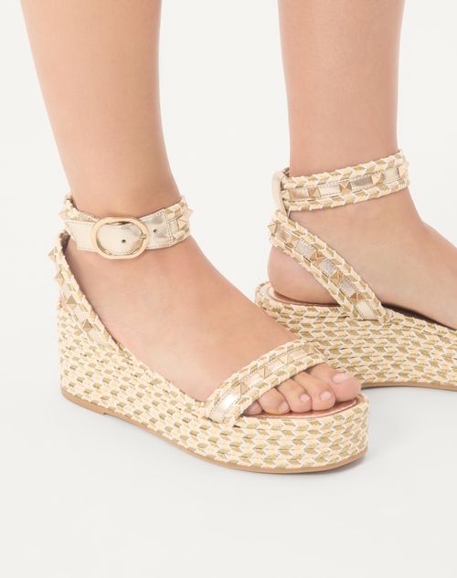 Valentino Garavani - Rockstud Flatform Sandal In Laminated Nappa Leather 45mm - Natural/ivory/gold/platinum - Woman - Espadrilles And Wedges