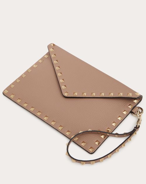 Valentino Garavani - Rockstud Grainy Calfskin Pouch - Poudre - Woman - Clutches