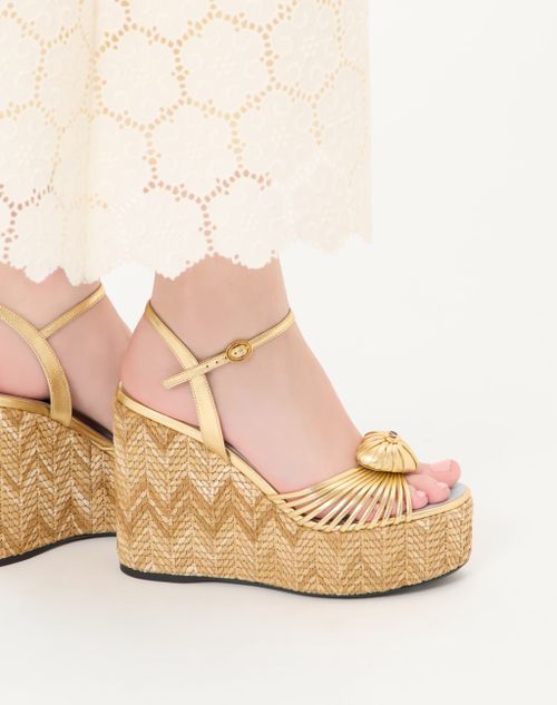 Valentino Garavani - Coeur Royal Wedge Sandal In Laminated Nappa 110mm - Natural - Woman - Espadrilles And Wedges