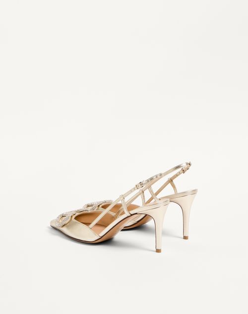 Valentino Garavani - Décolleté Slingback Vlogo Glow In Nappa Laminata 80mm - Platino - Donna - Scarpe