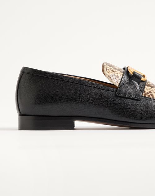 Valentino Garavani - Vlogo Signature Kidskin And Python Loafer - Black/cream - Man - Loafers And Drivers