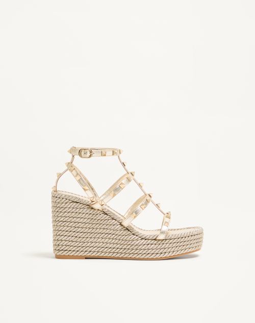 Valentino Garavani - Rockstud Laminated Nappa Wedge Sandal 95 Mm - Platinum - Woman - Espadrilles And Wedges