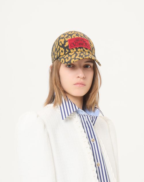 Valentino Garavani - Baseball Cap Valentino Myvilla In Cotone Con Stampa Maculata - Animalier/rosso - Donna - Cappelli E Guanti