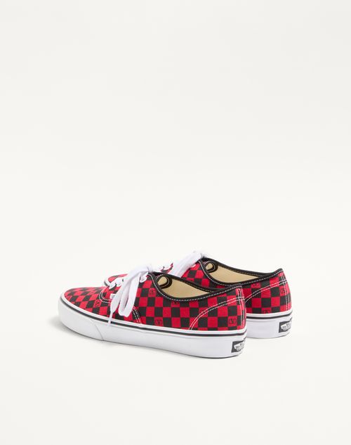 Valentino Garavani - Valentino Garavani And Vans Low-top Trainer In Fabric With Vlogo Checkerboard Print - Rouge Pur/black - Man - Sneakers