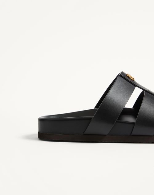 Valentino Garavani - Studshield Slide Sandal In Calfskin - Black - Man - Sandals