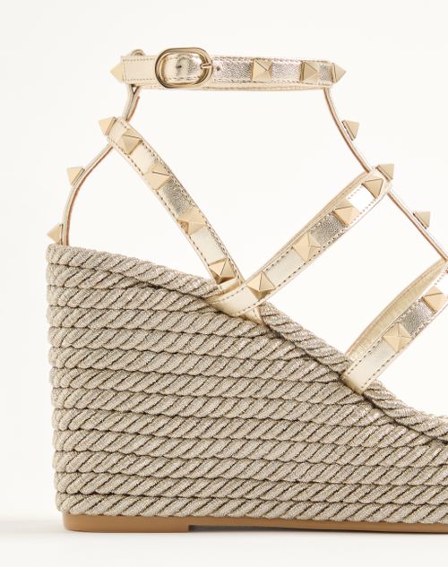 Valentino Garavani - Rockstud Laminated Nappa Wedge Sandal 95 Mm - Platinum - Woman - Espadrilles And Wedges