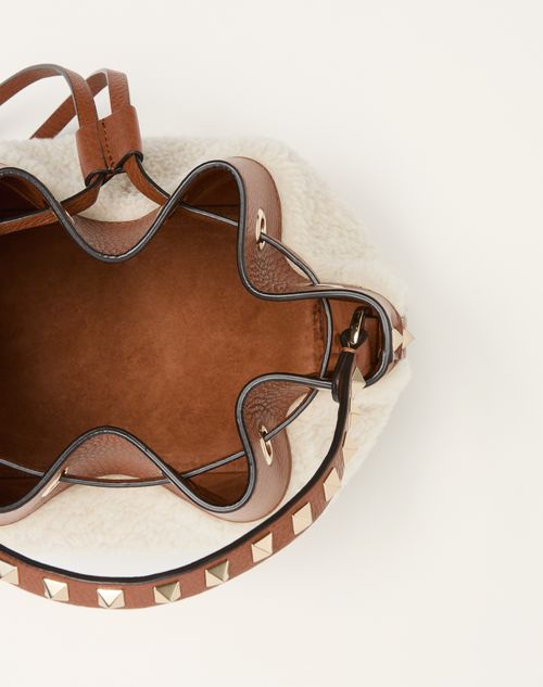 Valentino Garavani - Valentino Garavani Rockstud Shearling Bucket Bag - Natural/saddle Brown - Woman - Shoulder Bags
