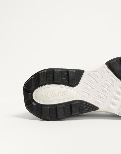 Valentino Garavani - True Act Low Top Sneaker In Mesh And Rubberized Fabric - Black/white - Man - Sneakers