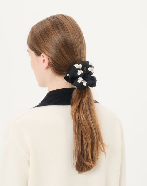 Valentino Garavani - Valentino Silk Scrunchie With Butterflow Print - Black/vanilla - Woman - Soft Accessories