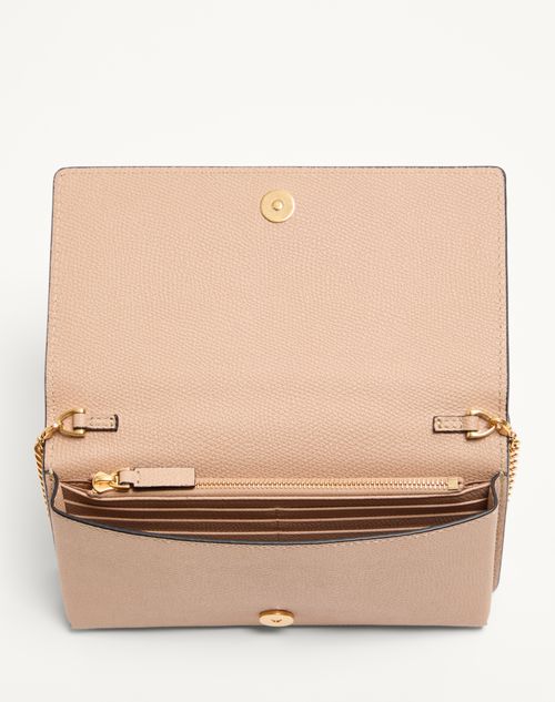 Valentino Garavani - Portefeuille À Chaîne Vlogo Signature En Veau Grainé - Sable Rose - Femme - Portefeuilles Et Petite Maroquinerie