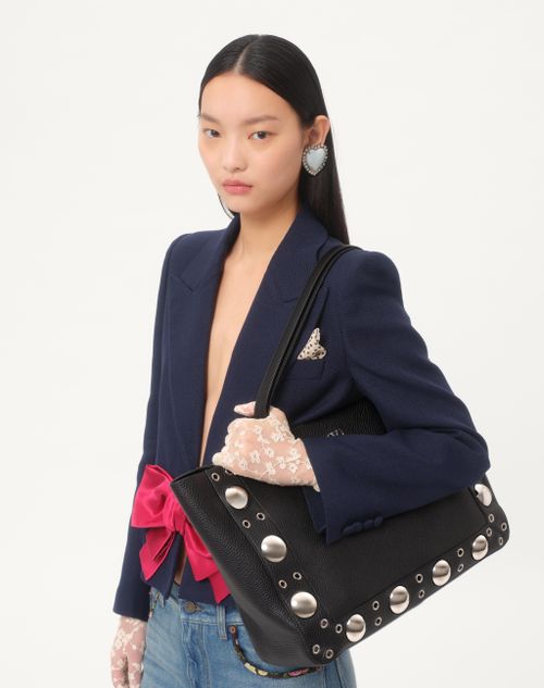 Valentino Garavani - Valentino Garavani Nellcôte Medium Shopping Bag In Grainy Calfskin - Black - Woman - Totes